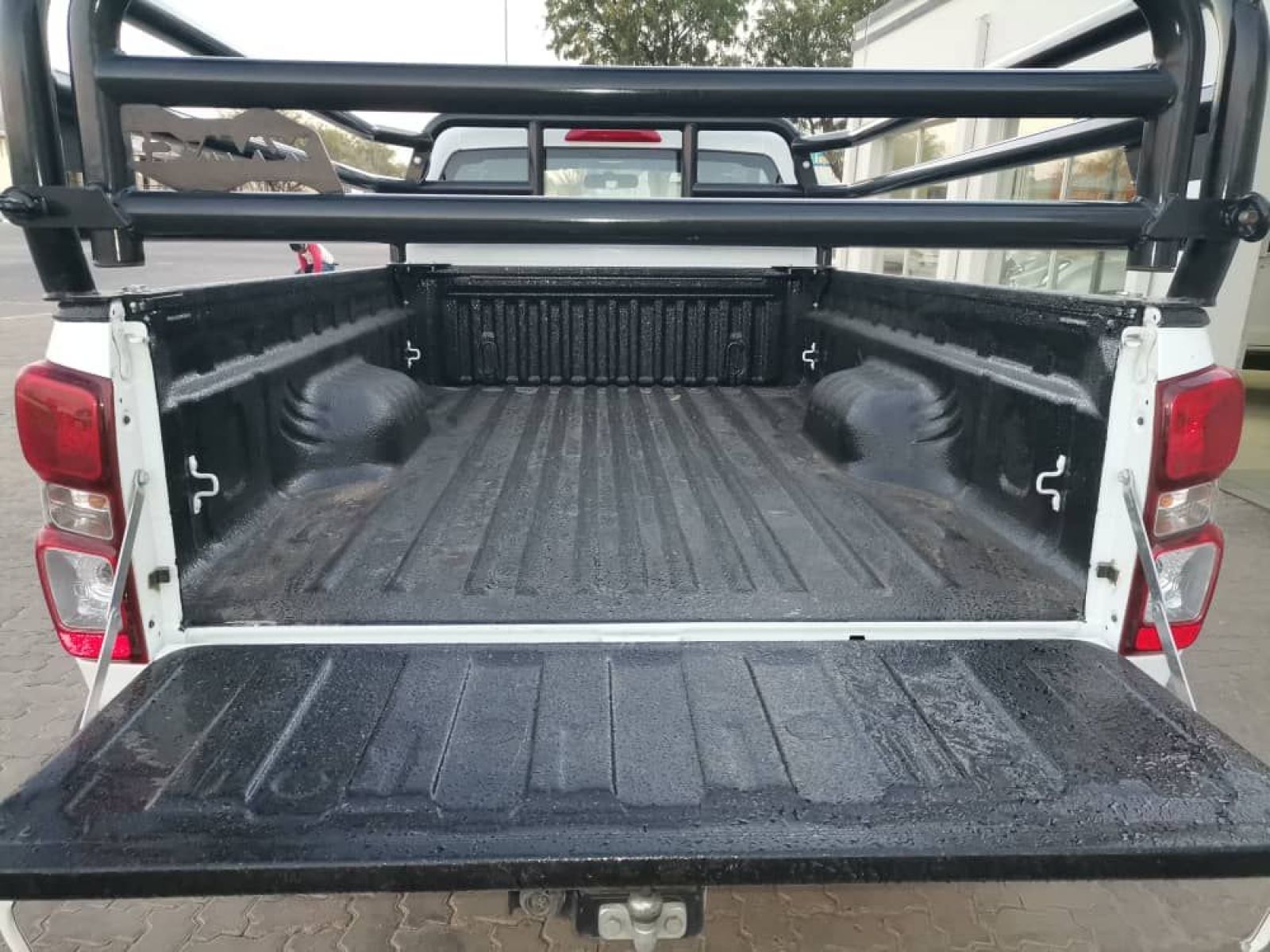 2024 Isuzu D-MAX photo 5