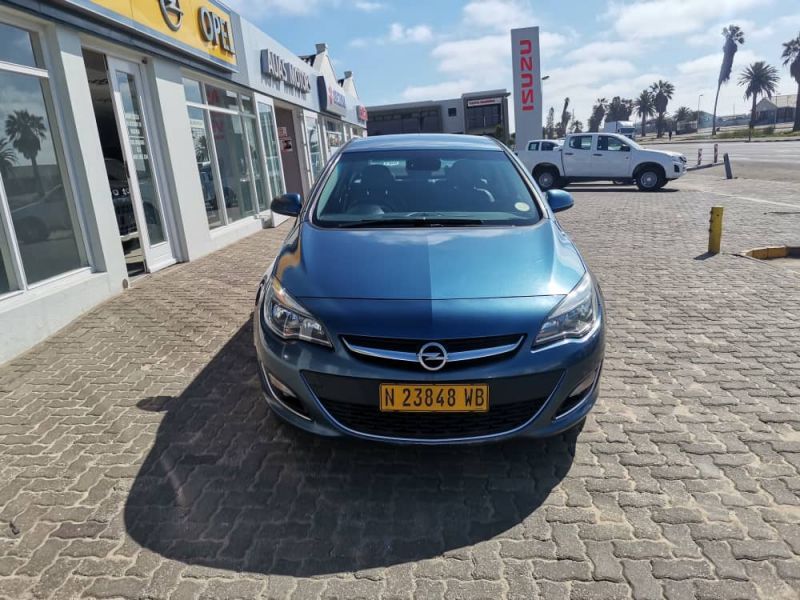 2013 Opel Astra photo 2