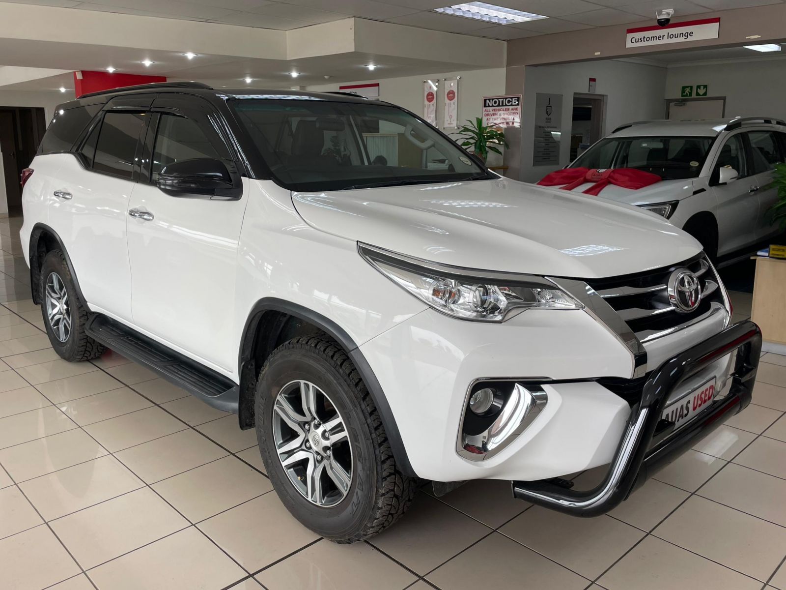 2020 Toyota Fortuner photo 2