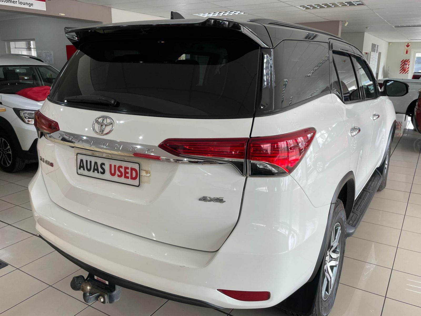 2020 Toyota Fortuner photo 3