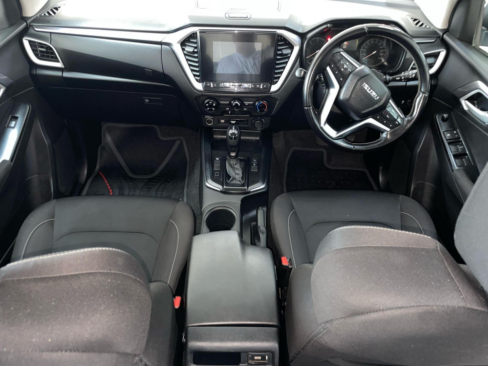 2022 Isuzu D-MAX photo 2