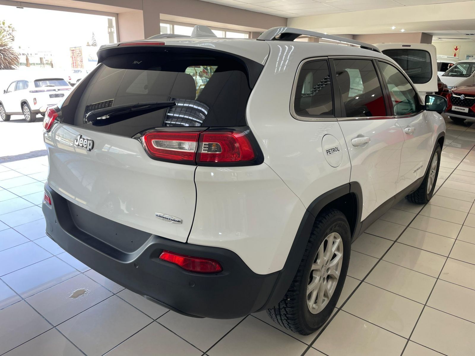 2020 Jeep Cherokee photo 2