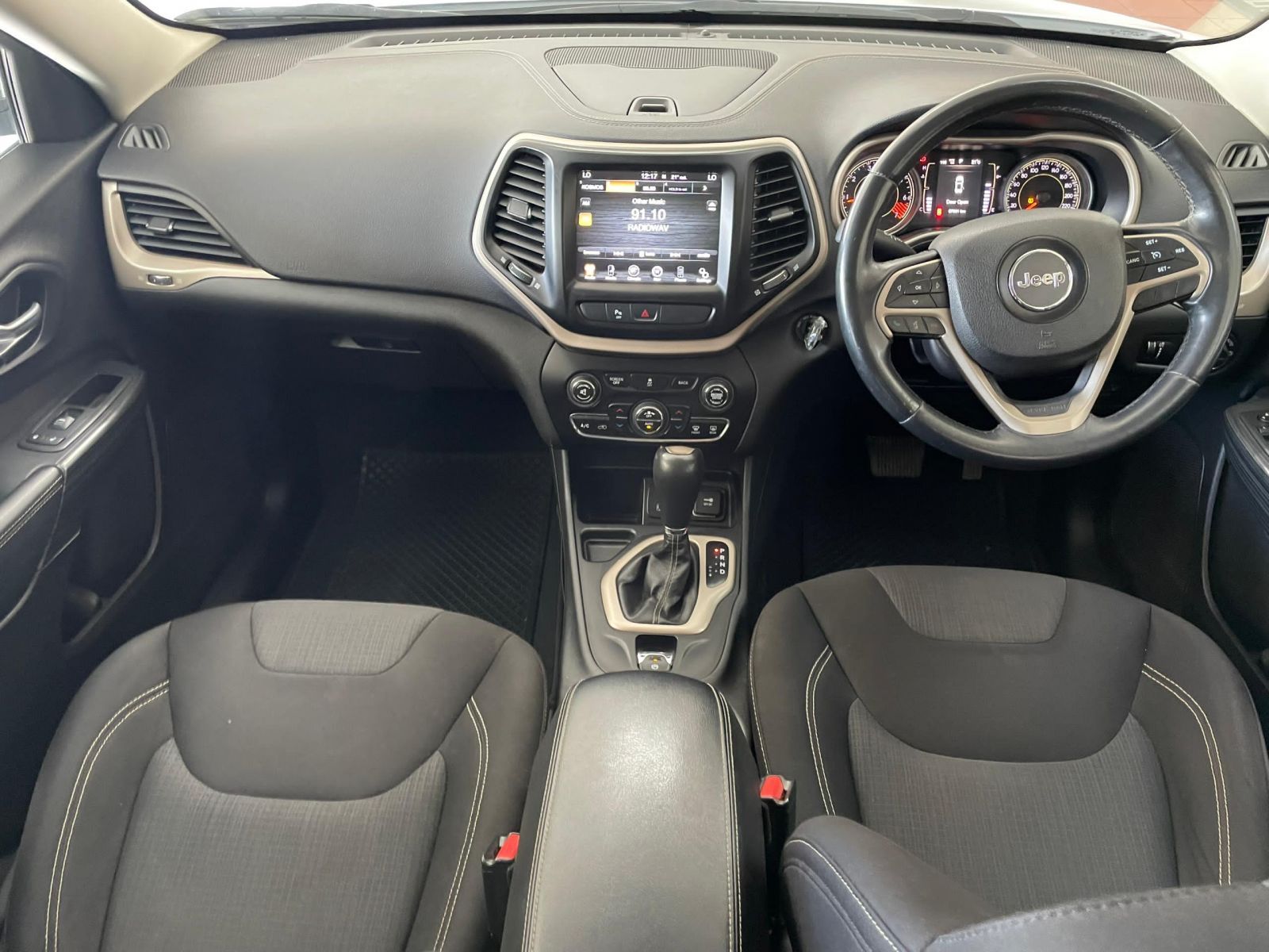 2020 Jeep Cherokee photo 5