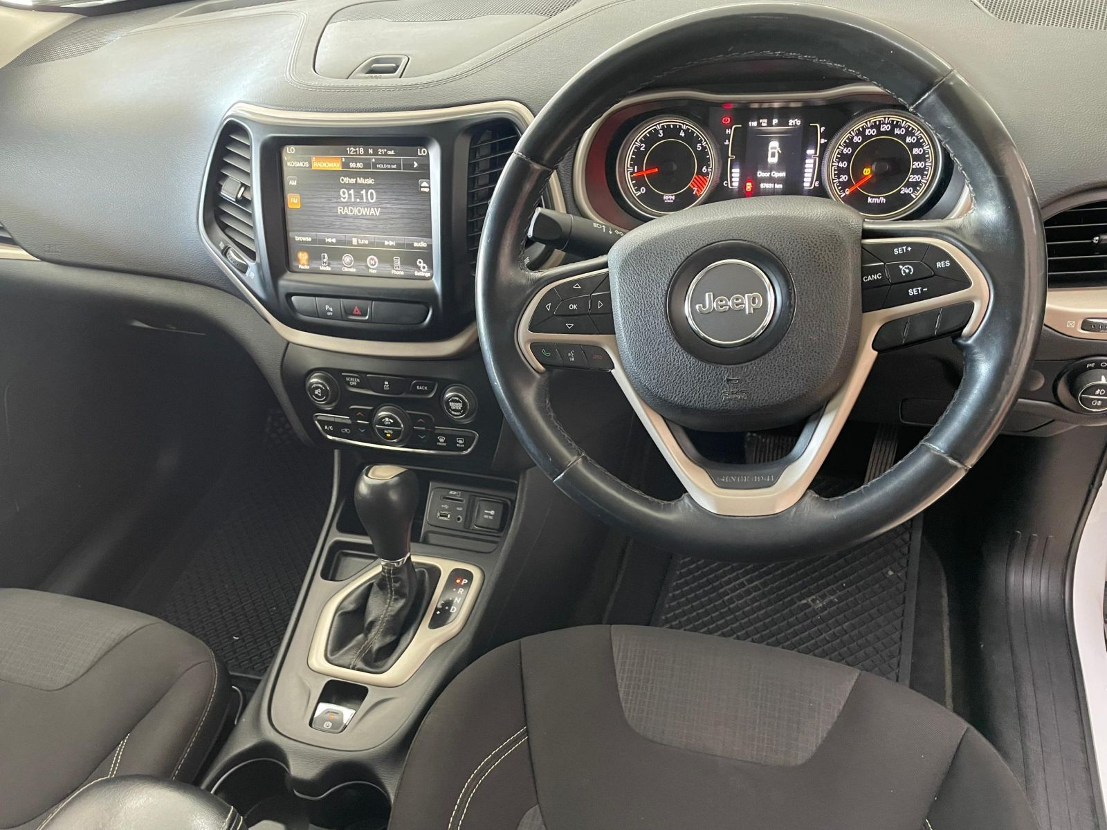 2020 Jeep Cherokee photo 6