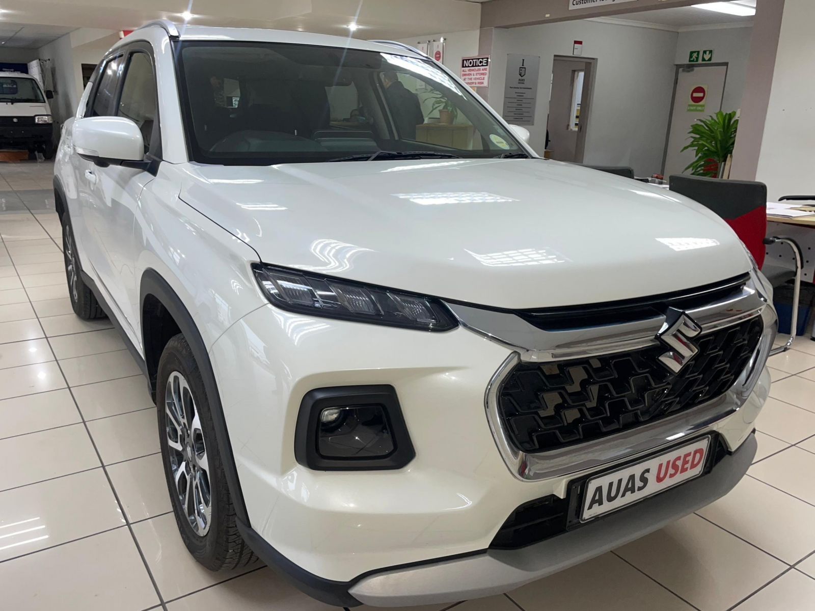 2025 Suzuki Grand Vitara photo 3