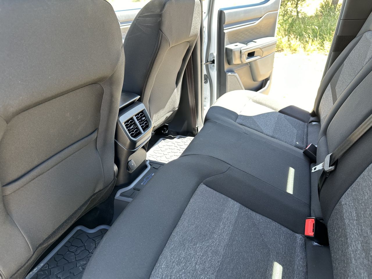 2022 Toyota Hilux 2.4 or Ford 2.2 photo 11