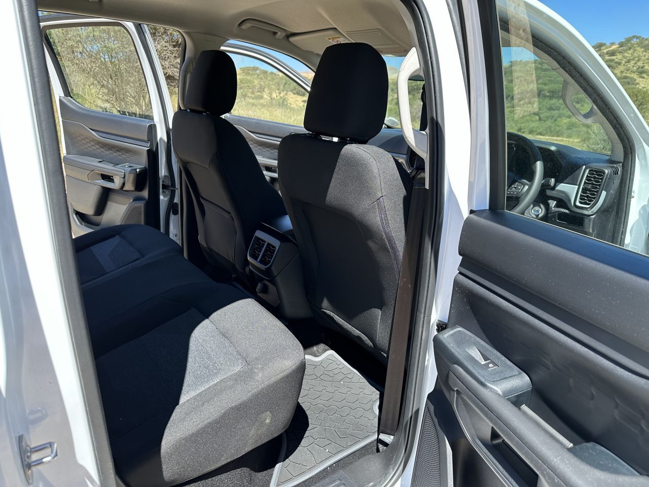 2022 Toyota Hilux 2.4 or Ford 2.2 photo 12