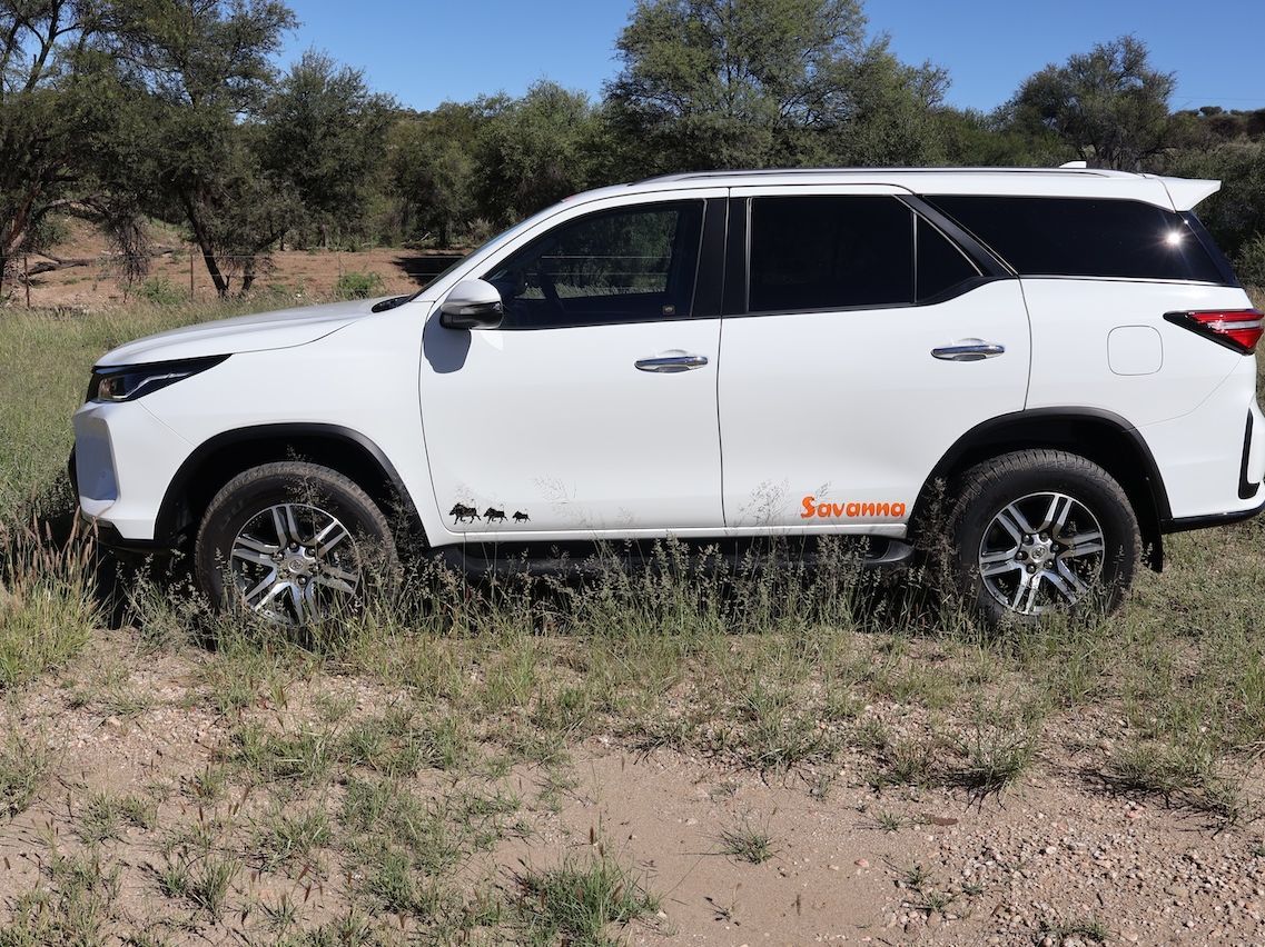 2021 Toyota Fortuner photo 2