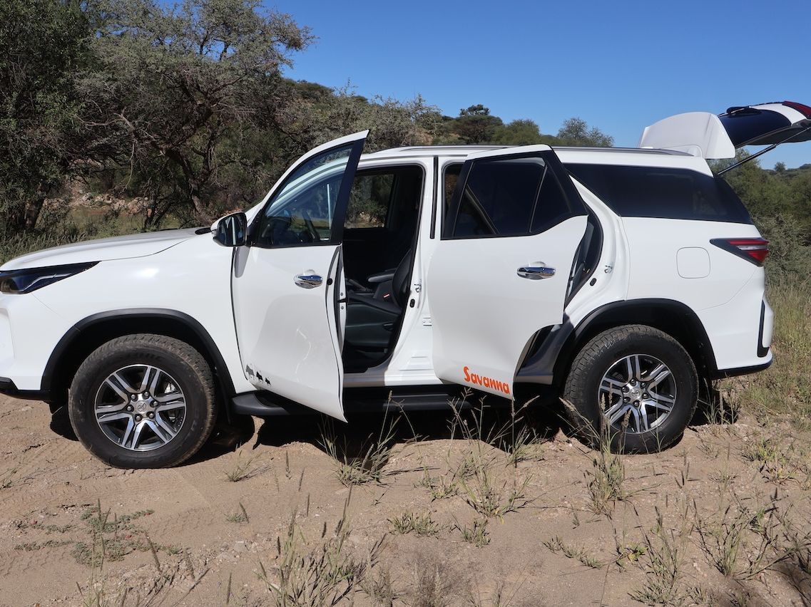 2021 Toyota Fortuner photo 3