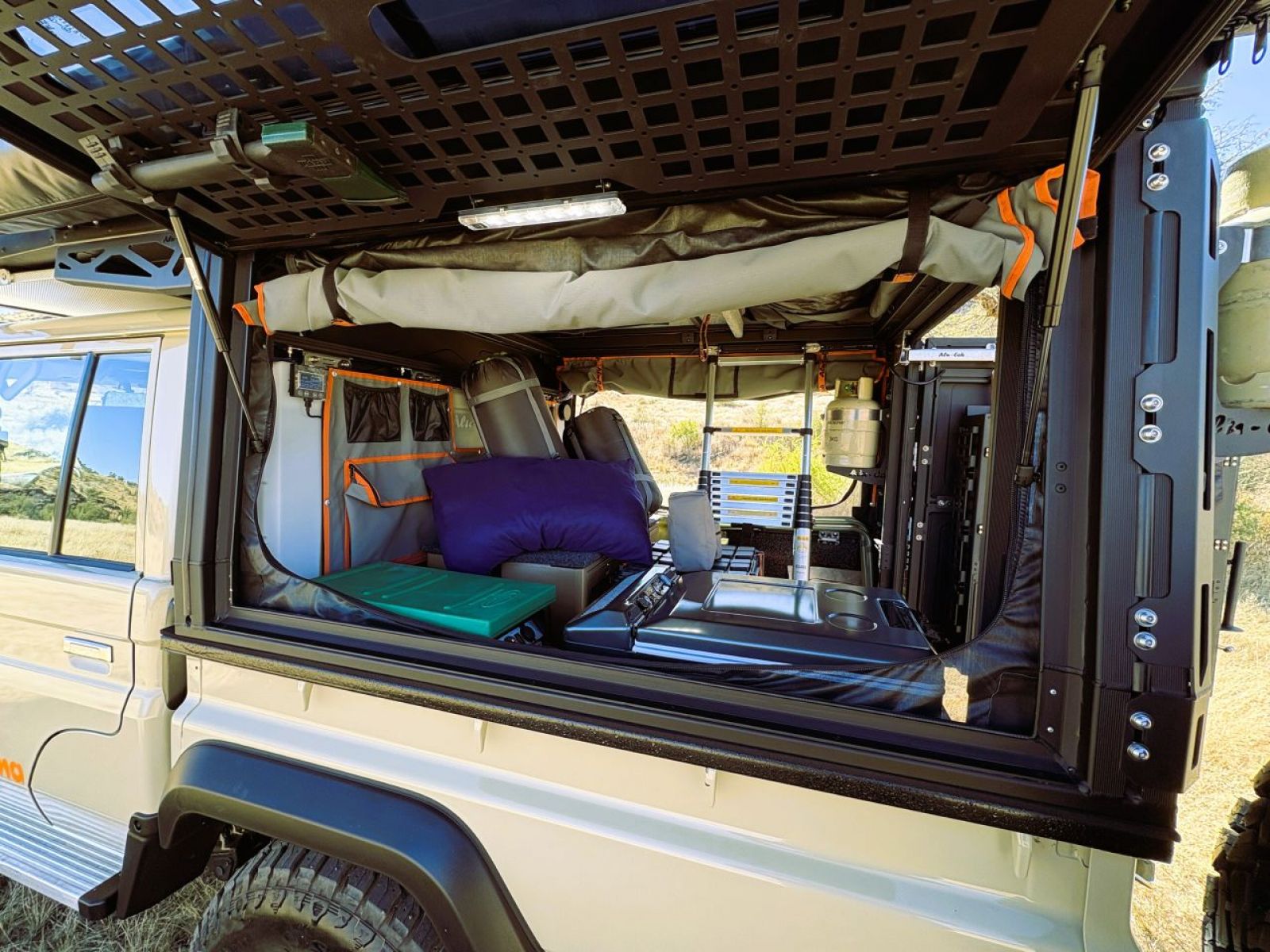 2025 Toyota Land Cruiser Camper 2.8 4x4 (Can be Brown or White) photo 7