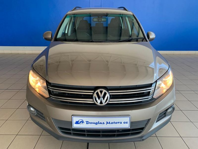 2012 Volkswagen Tiguan photo 2