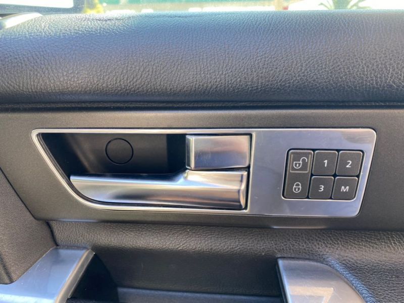 2013 Land Rover Discovery 4 photo 12