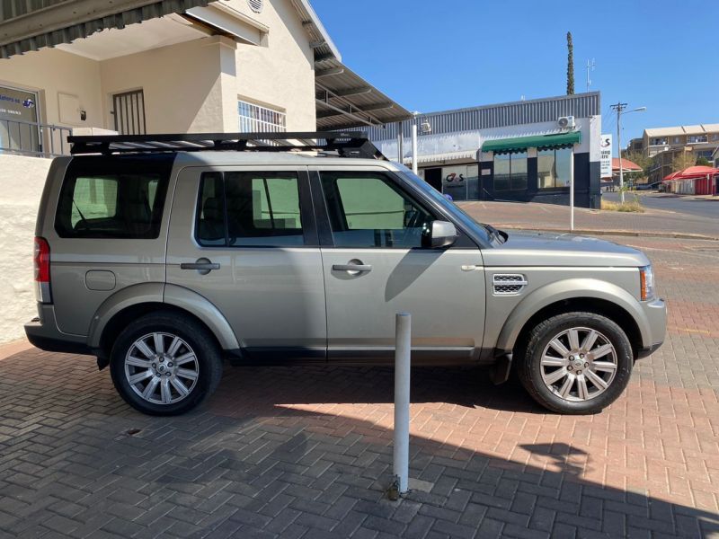 2013 Land Rover Discovery 4 photo 4
