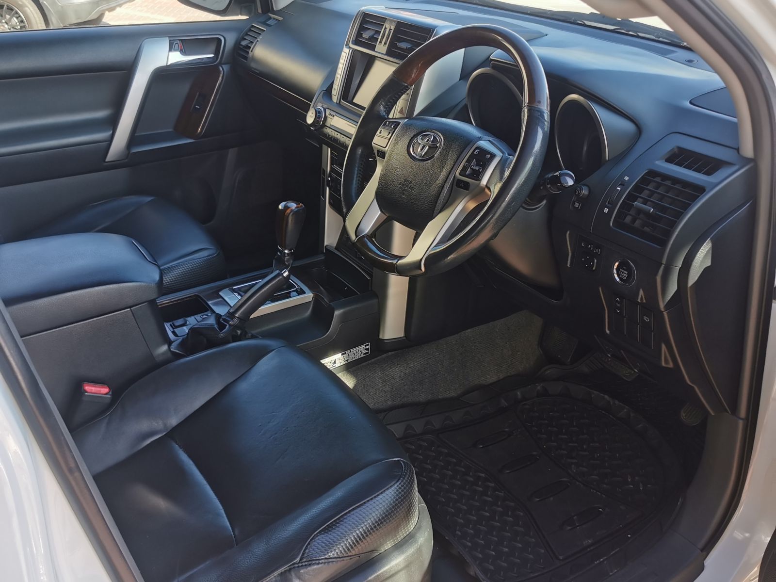 2010 Toyota Prado photo 5