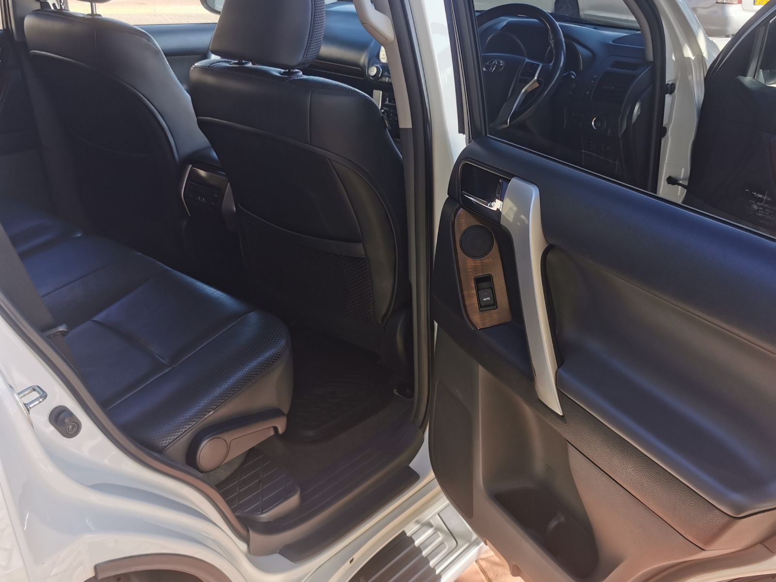 2010 Toyota Prado photo 8