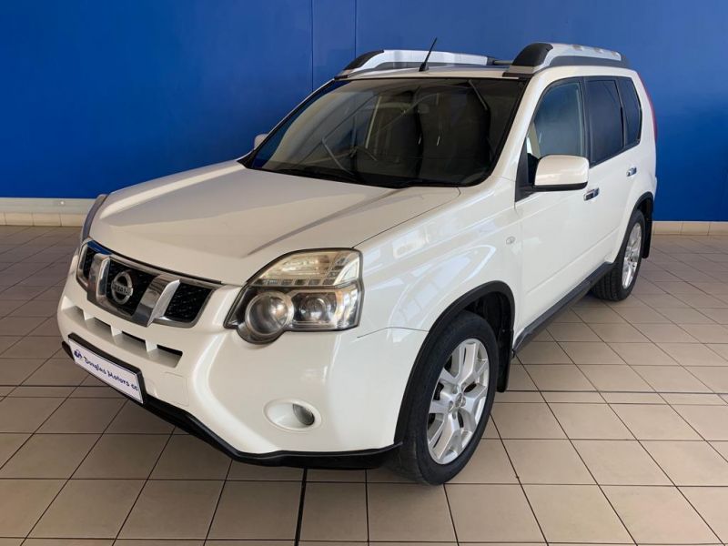 2010 Nissan X-trail photo 1