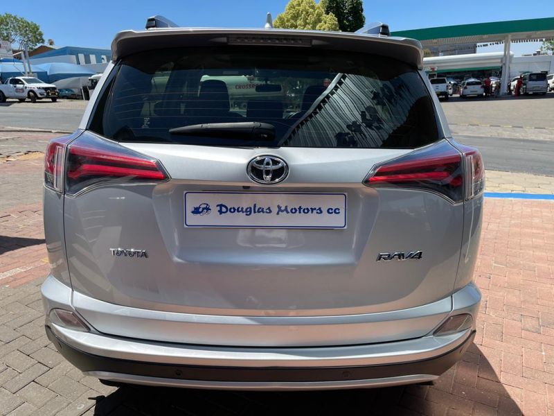 2016 Toyota Rav4 photo 3