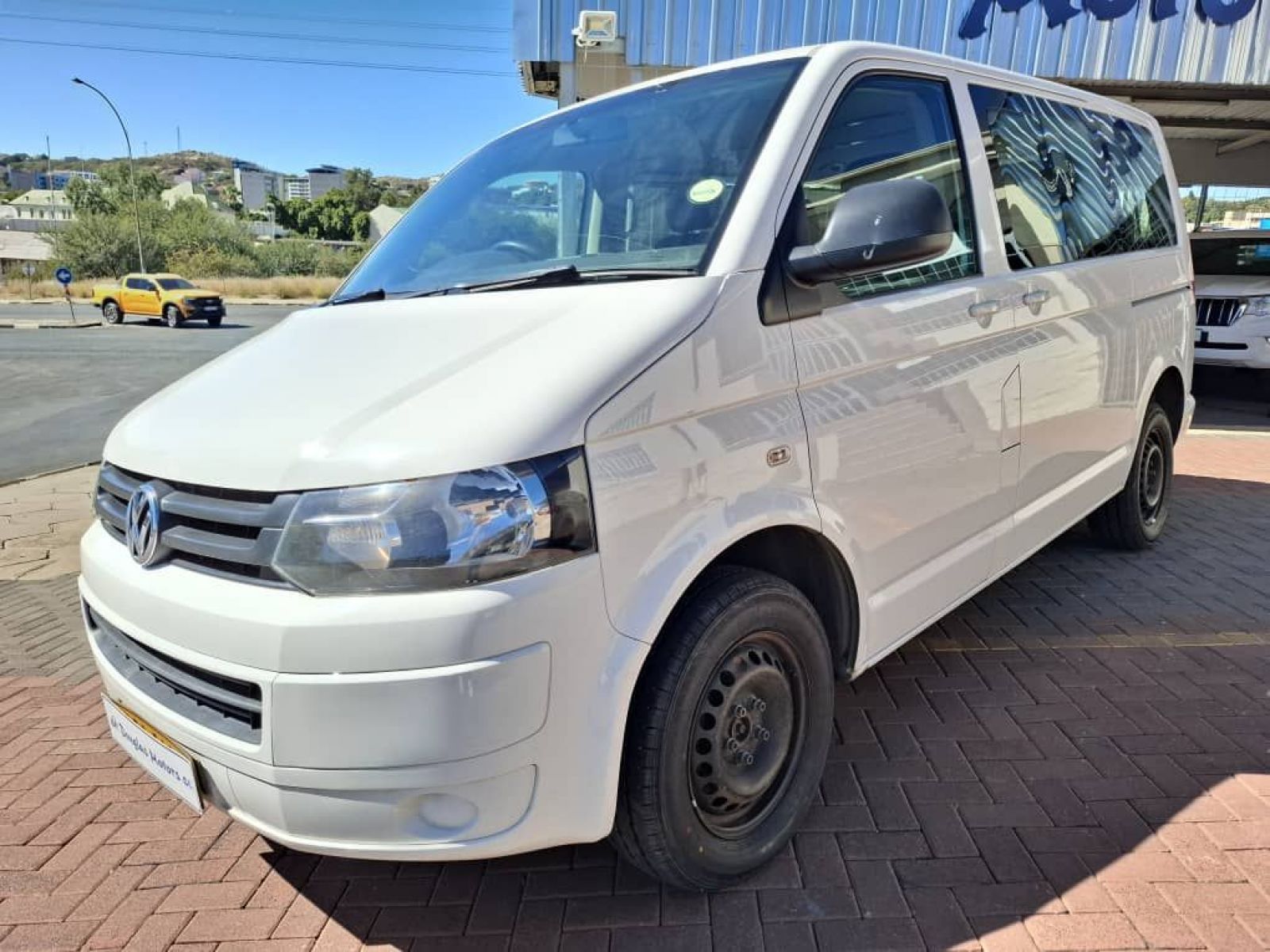 2015 Volkswagen Kombi photo 1