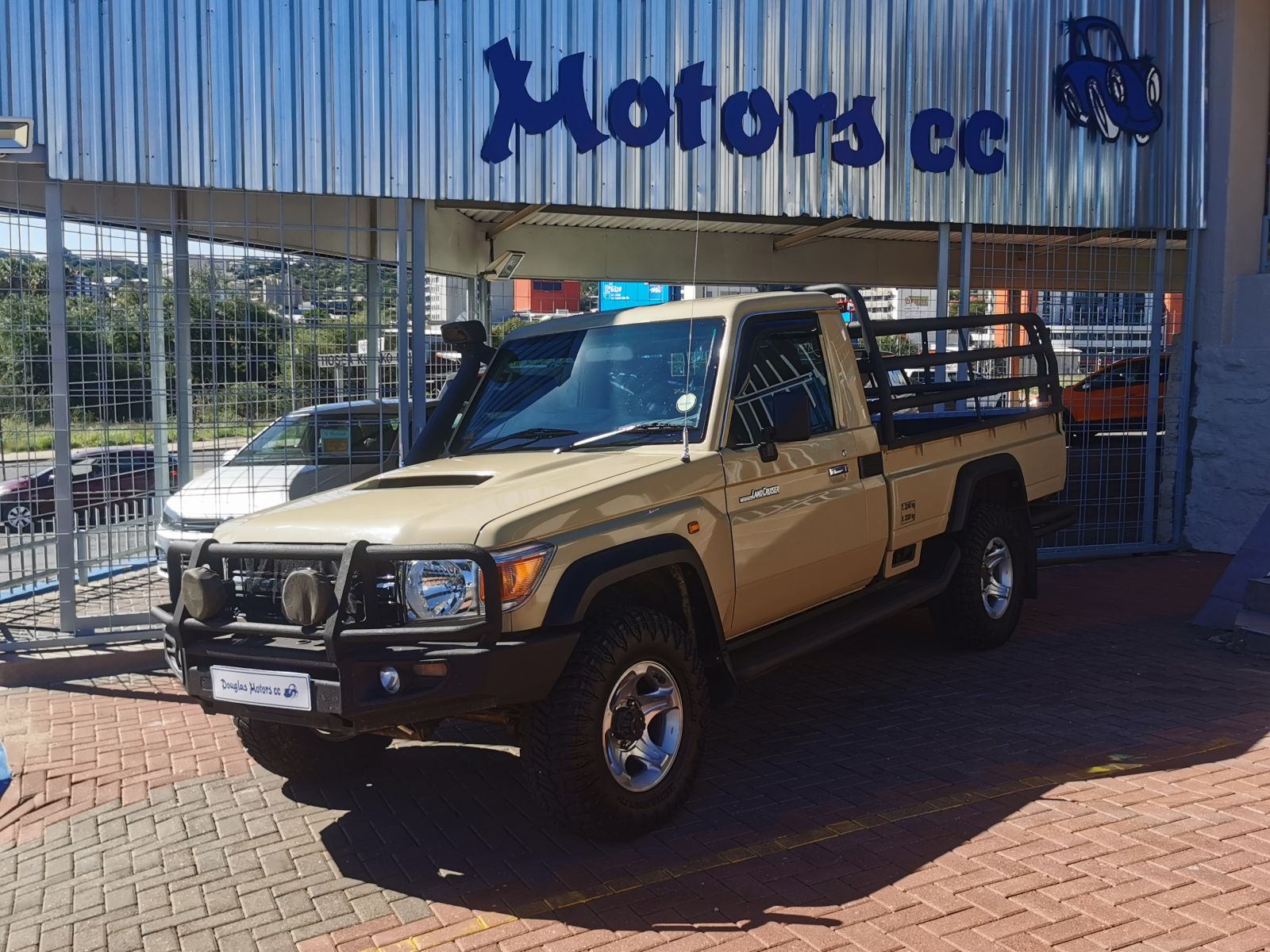 2015 Toyota Land Cruiser photo 1