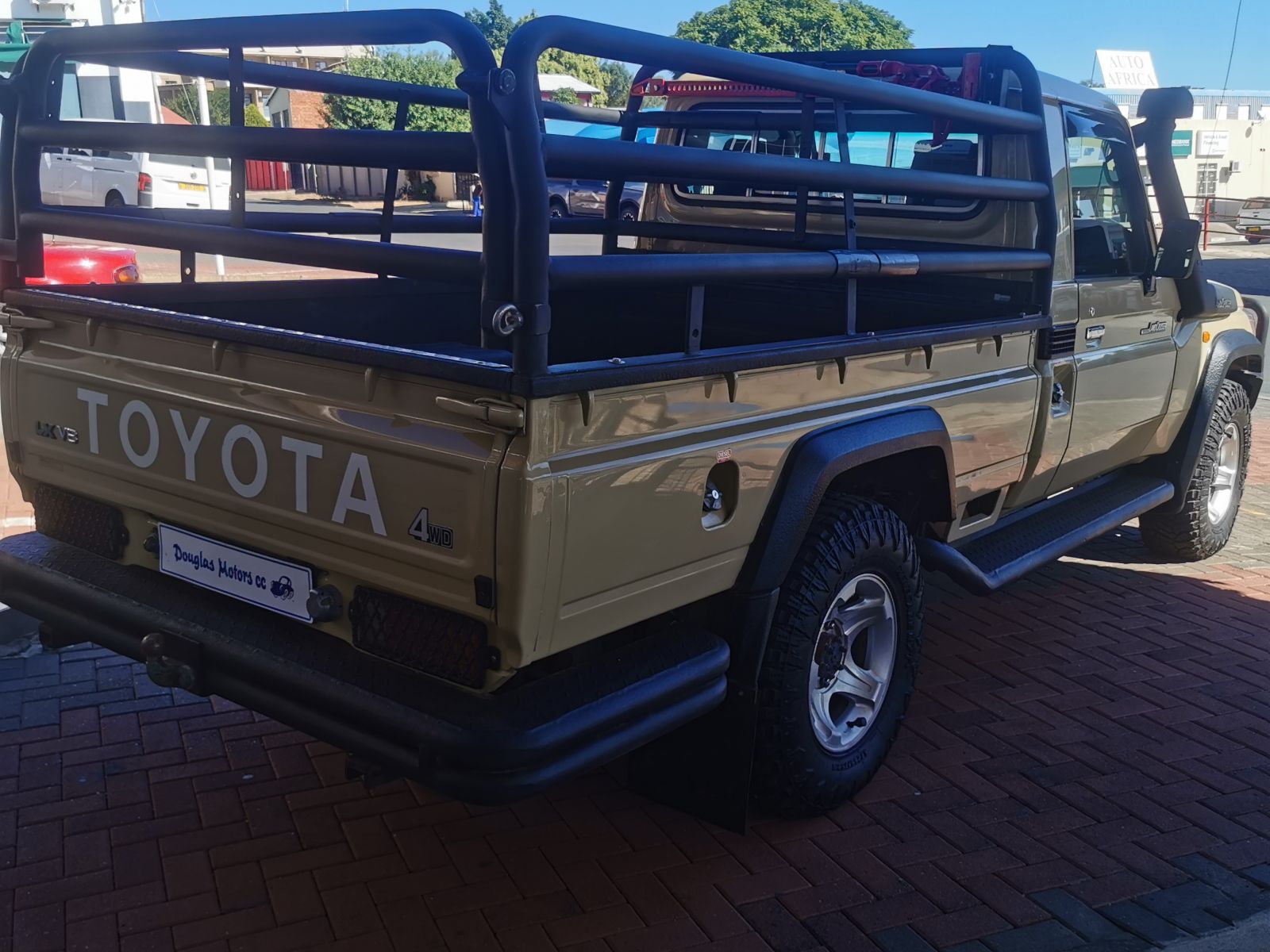 2015 Toyota Land Cruiser photo 11