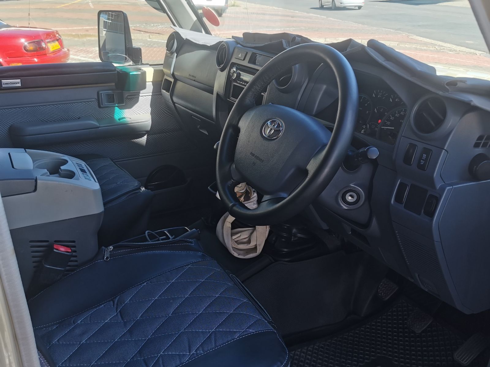 2015 Toyota Land Cruiser photo 4