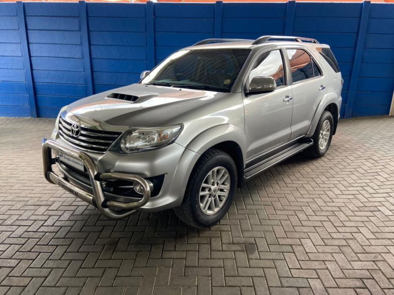 2015 Toyota Fortuner photo 1