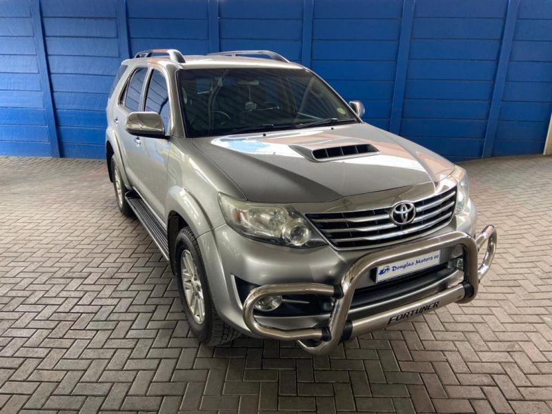 2015 Toyota Fortuner photo 3