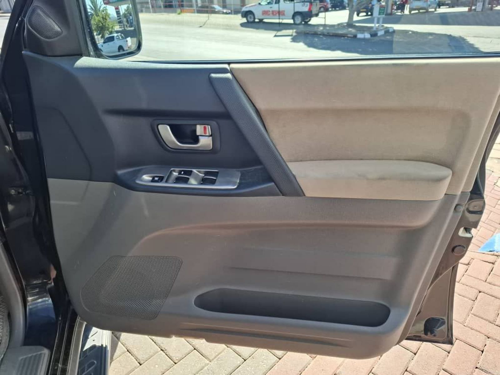 2003 Mitsubishi Pajero photo 10