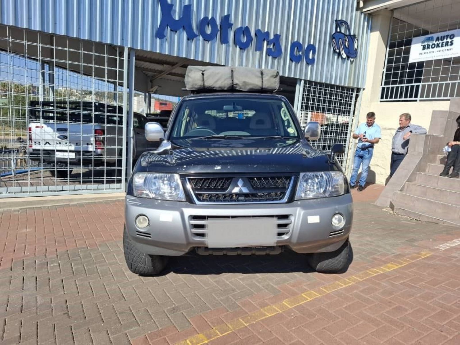2003 Mitsubishi Pajero photo 2