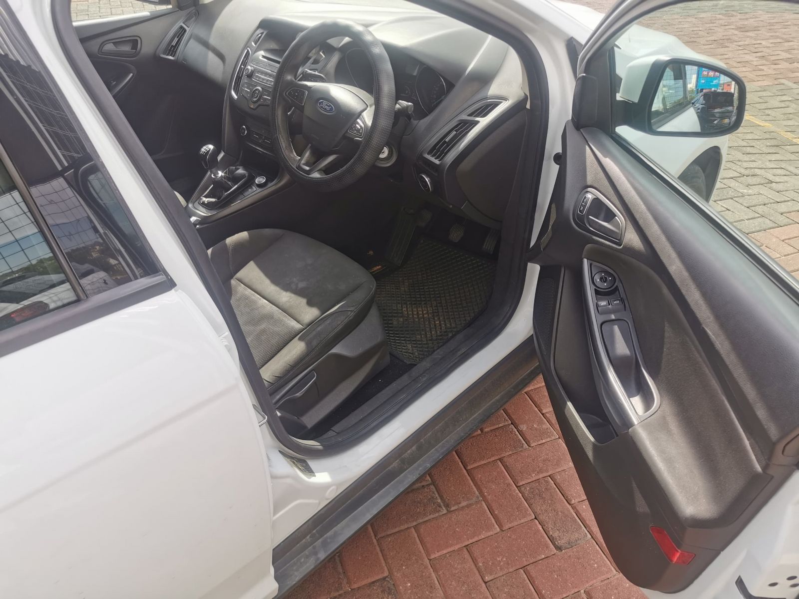 2015 Ford Focus photo 5