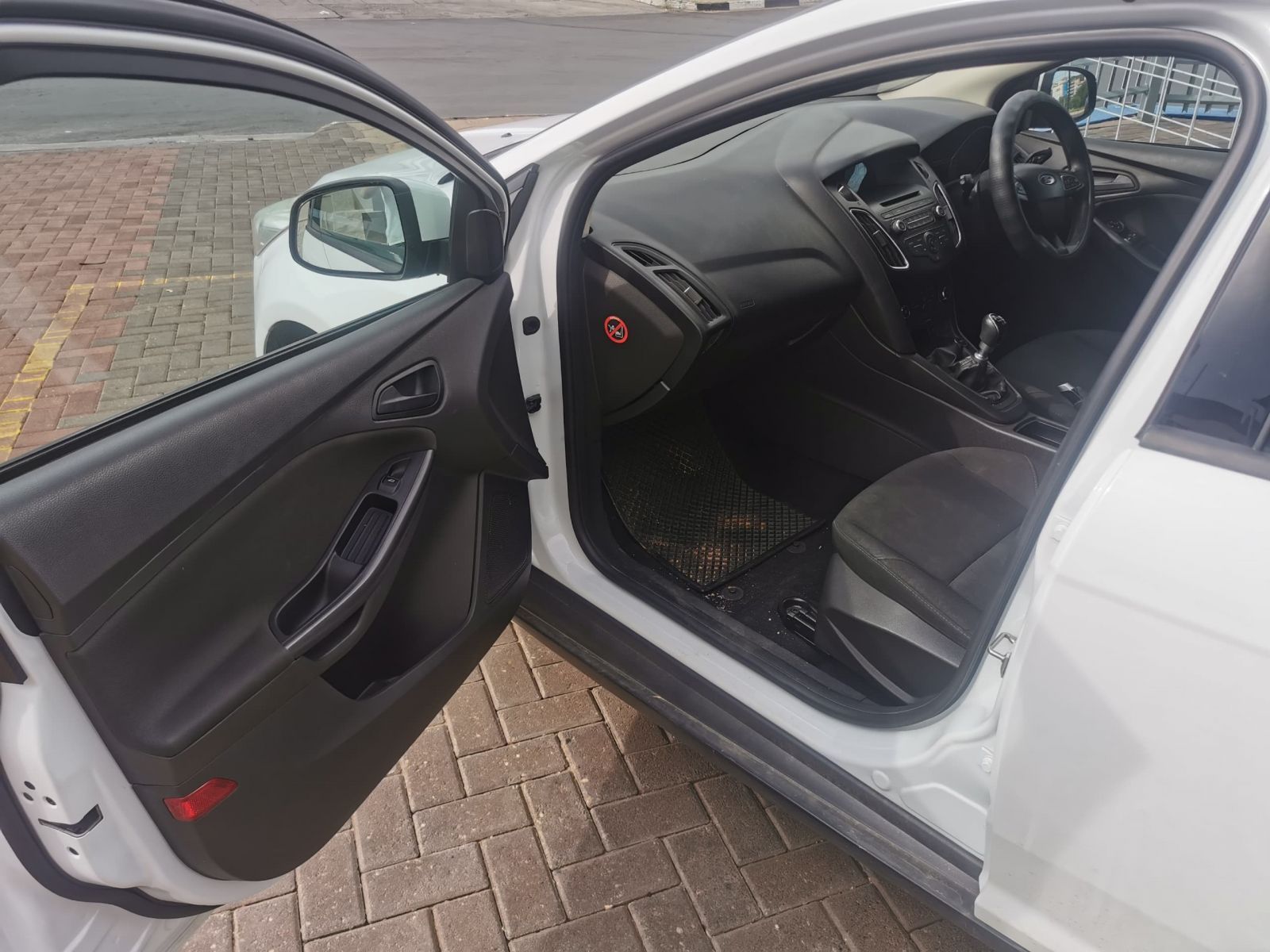 2015 Ford Focus photo 6