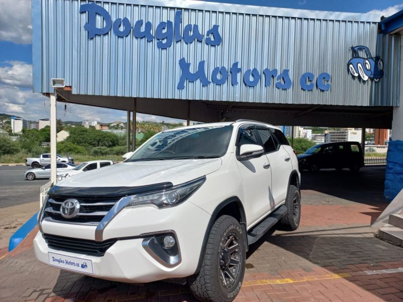 2017 Toyota Fortuner photo 1