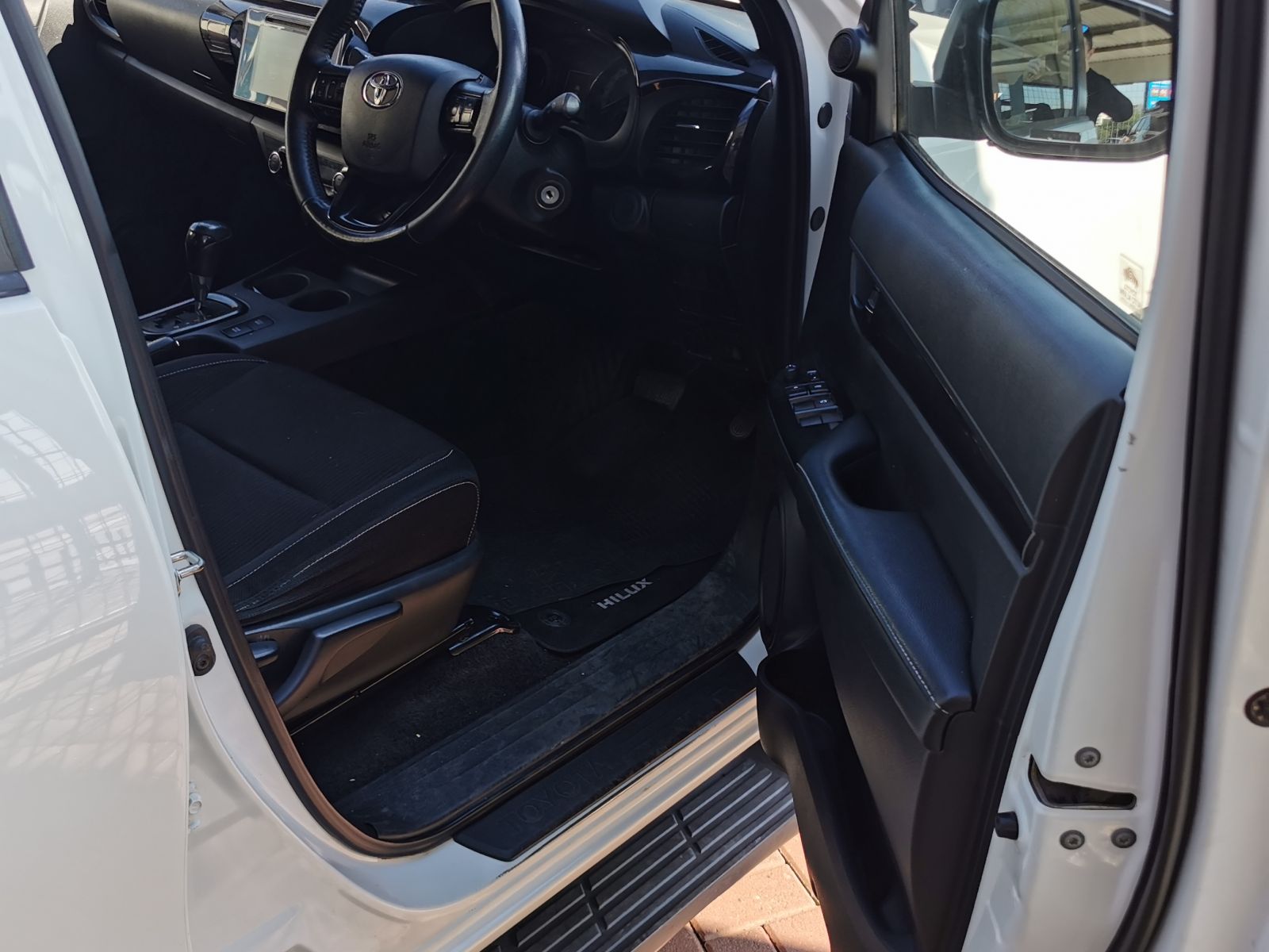 2018 Toyota Hilux photo 3