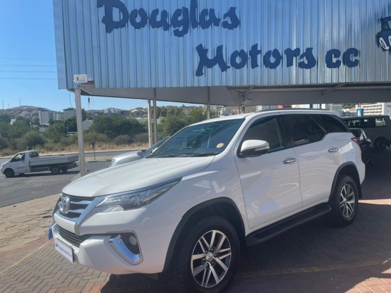 2017 Toyota Fortuner photo 1