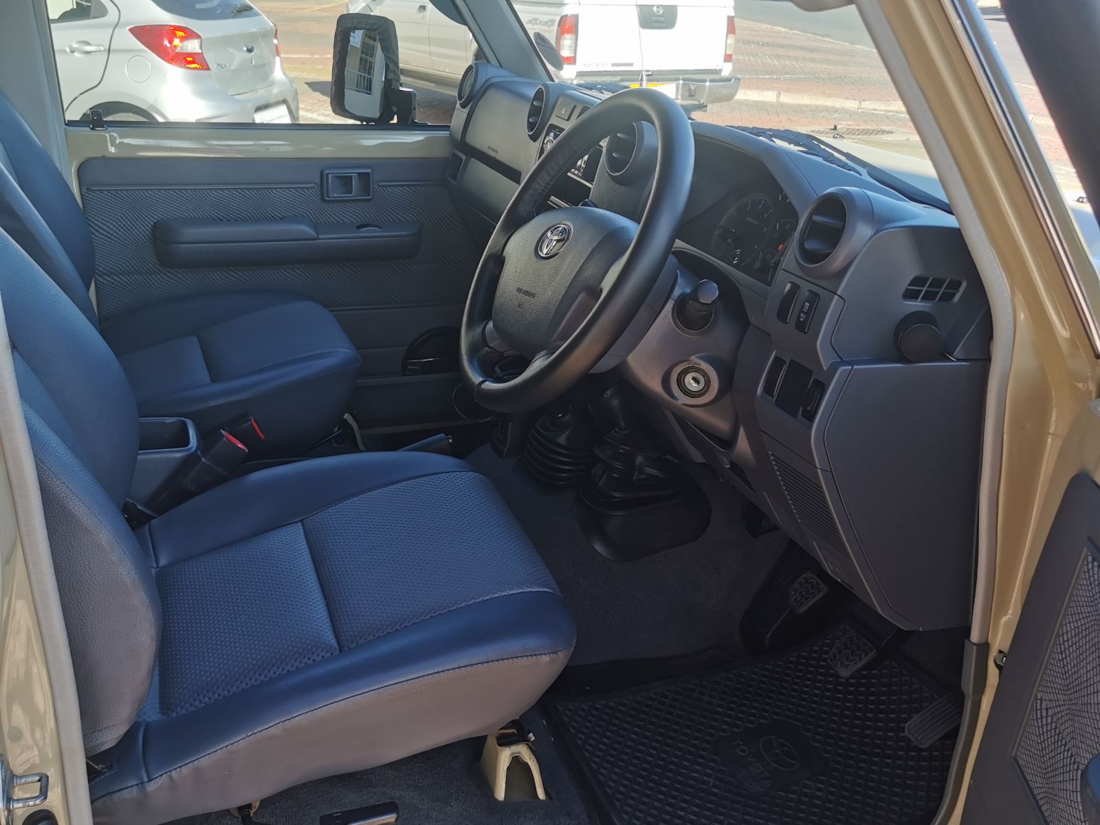 2015 Toyota Land Cruiser photo 4