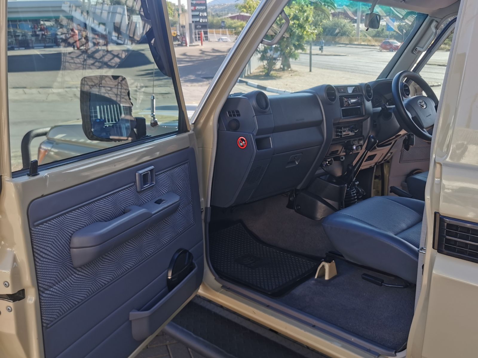 2015 Toyota Land Cruiser photo 7