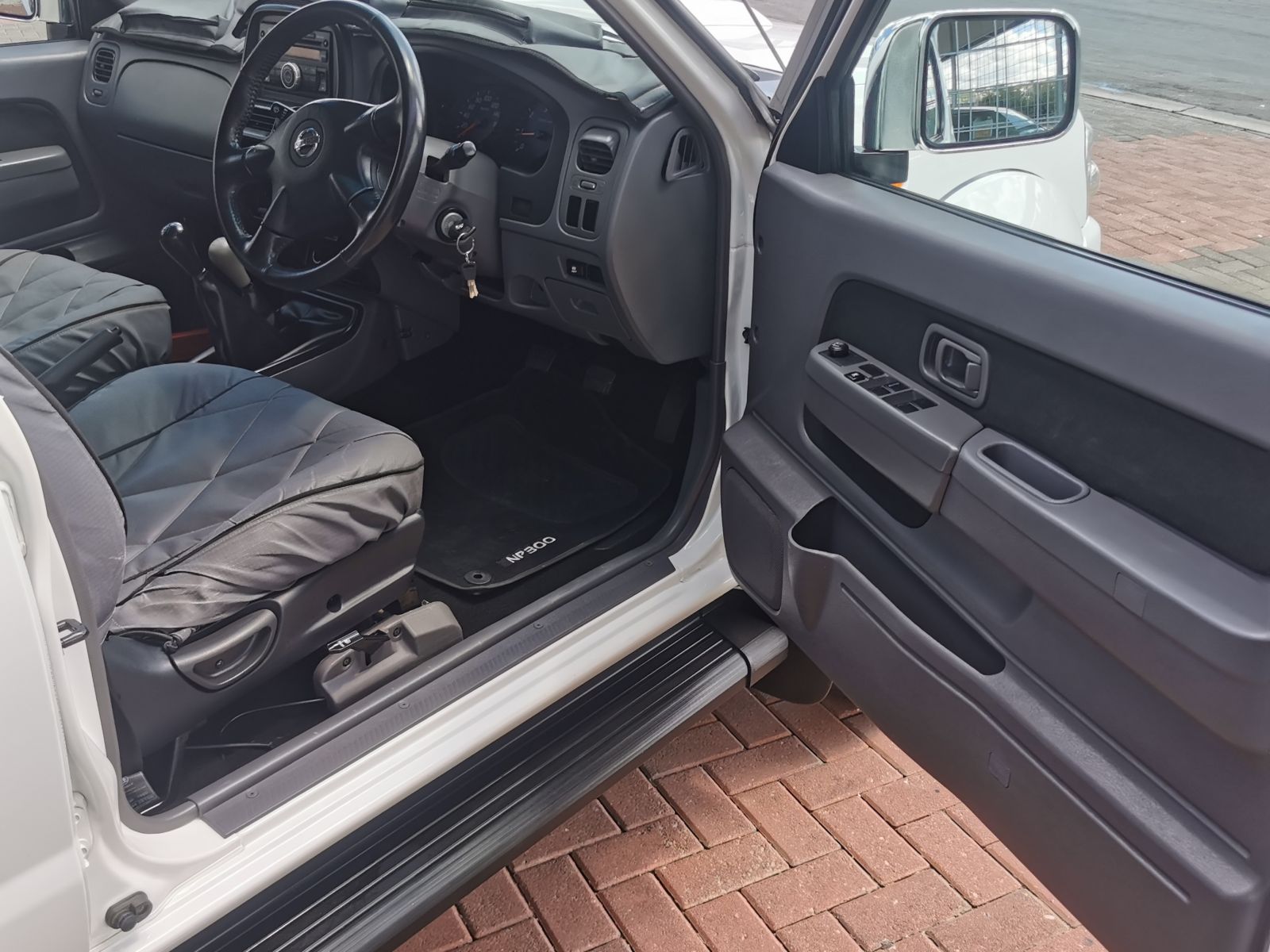 2020 Nissan NP300 photo 3