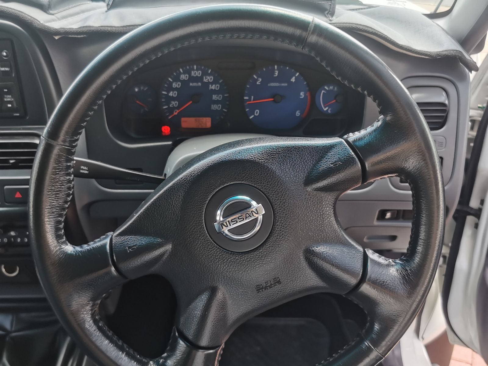 2020 Nissan NP300 photo 4