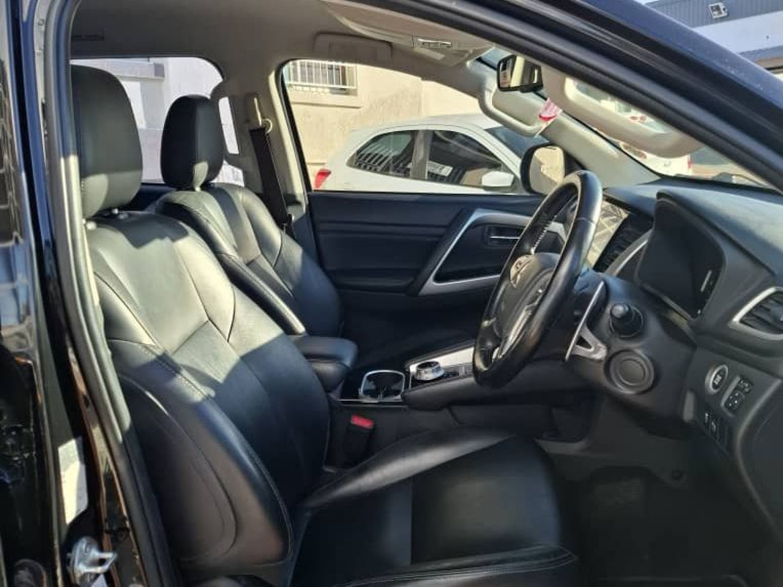 2022 Mitsubishi Pajero photo 6