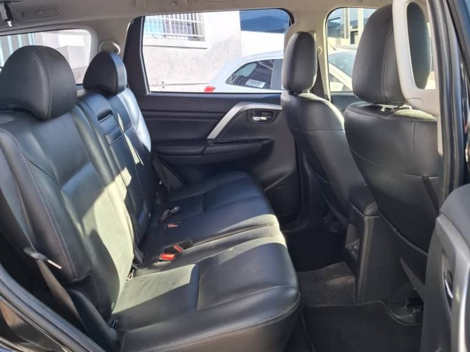 2022 Mitsubishi Pajero photo 7