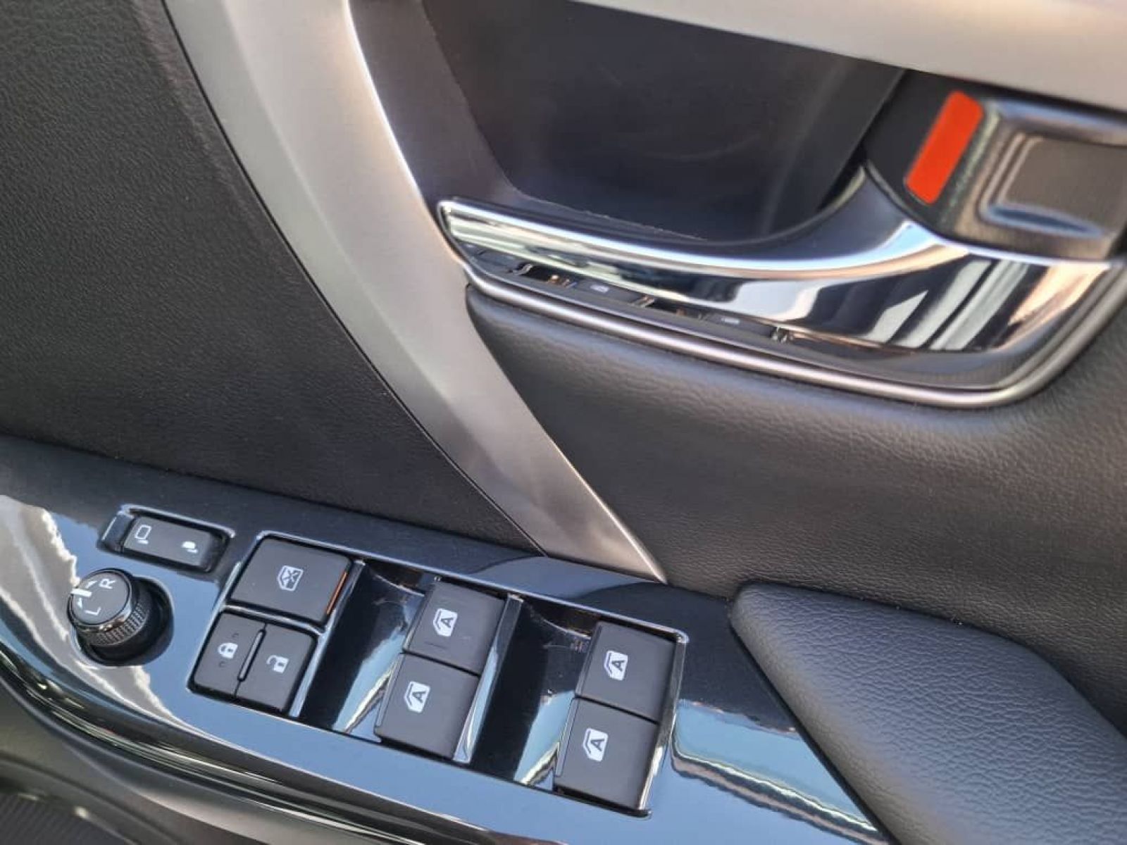 2024 Toyota Fortuner photo 17