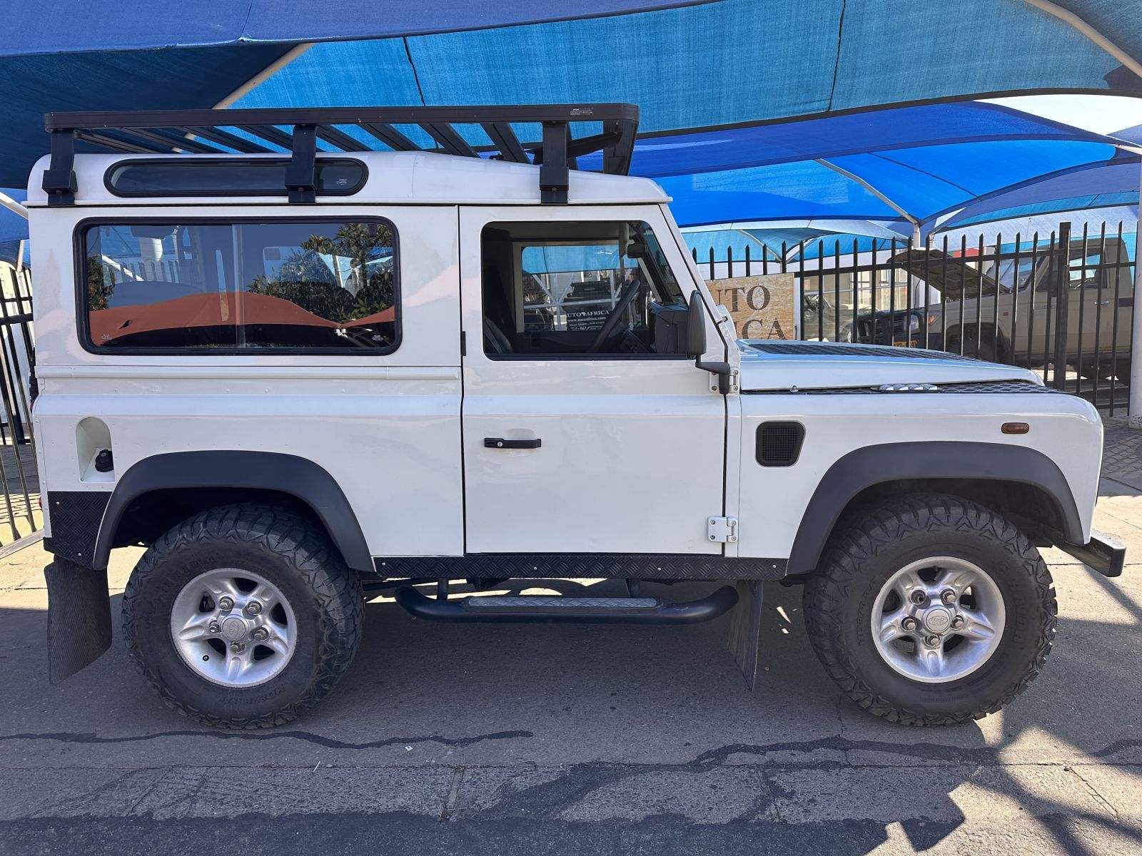 1999 Land Rover Defender photo 1
