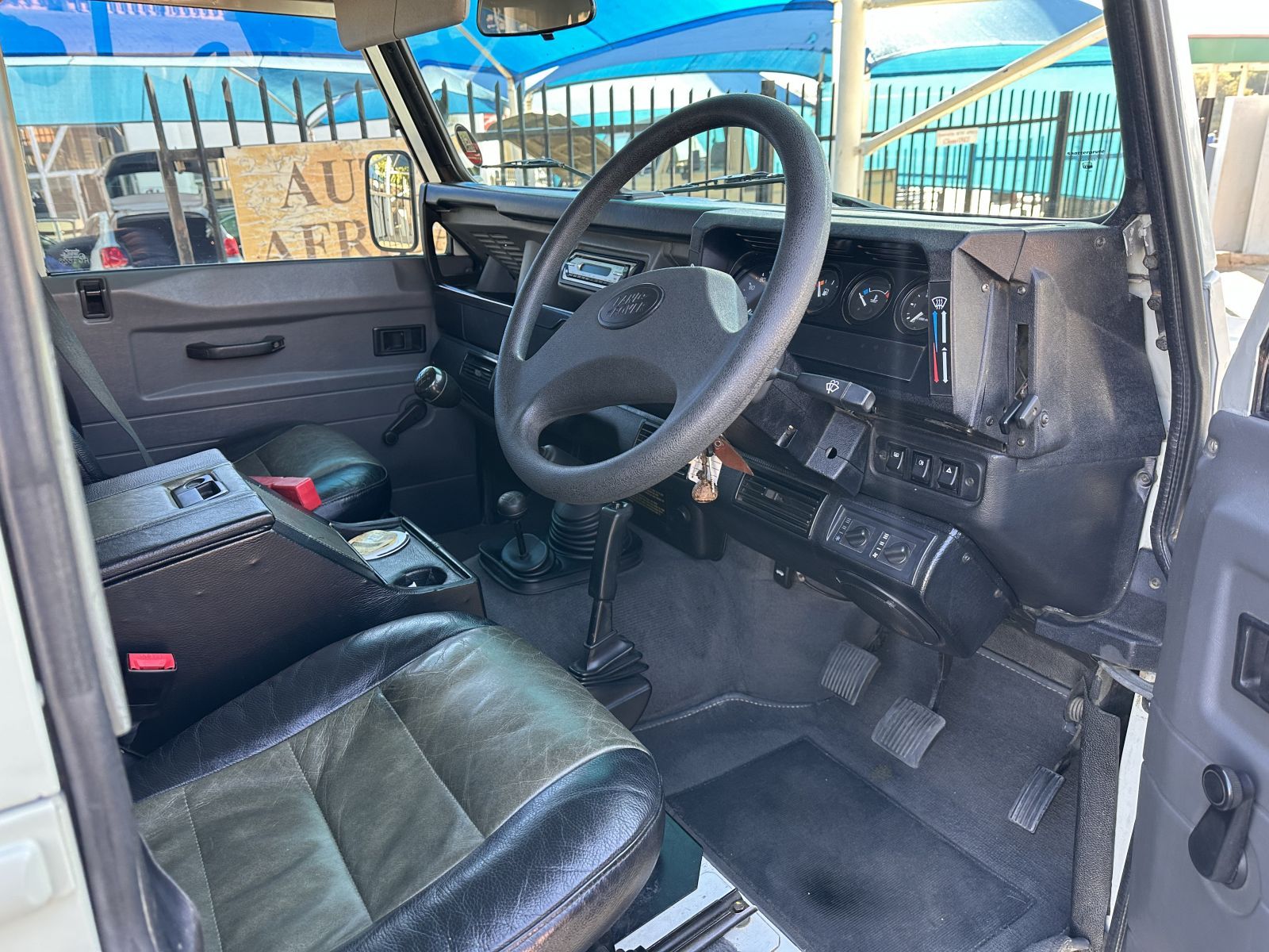 1999 Land Rover Defender photo 6