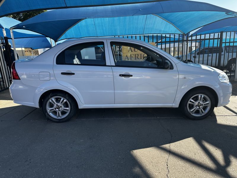 2015 Chevrolet Aveo photo 1