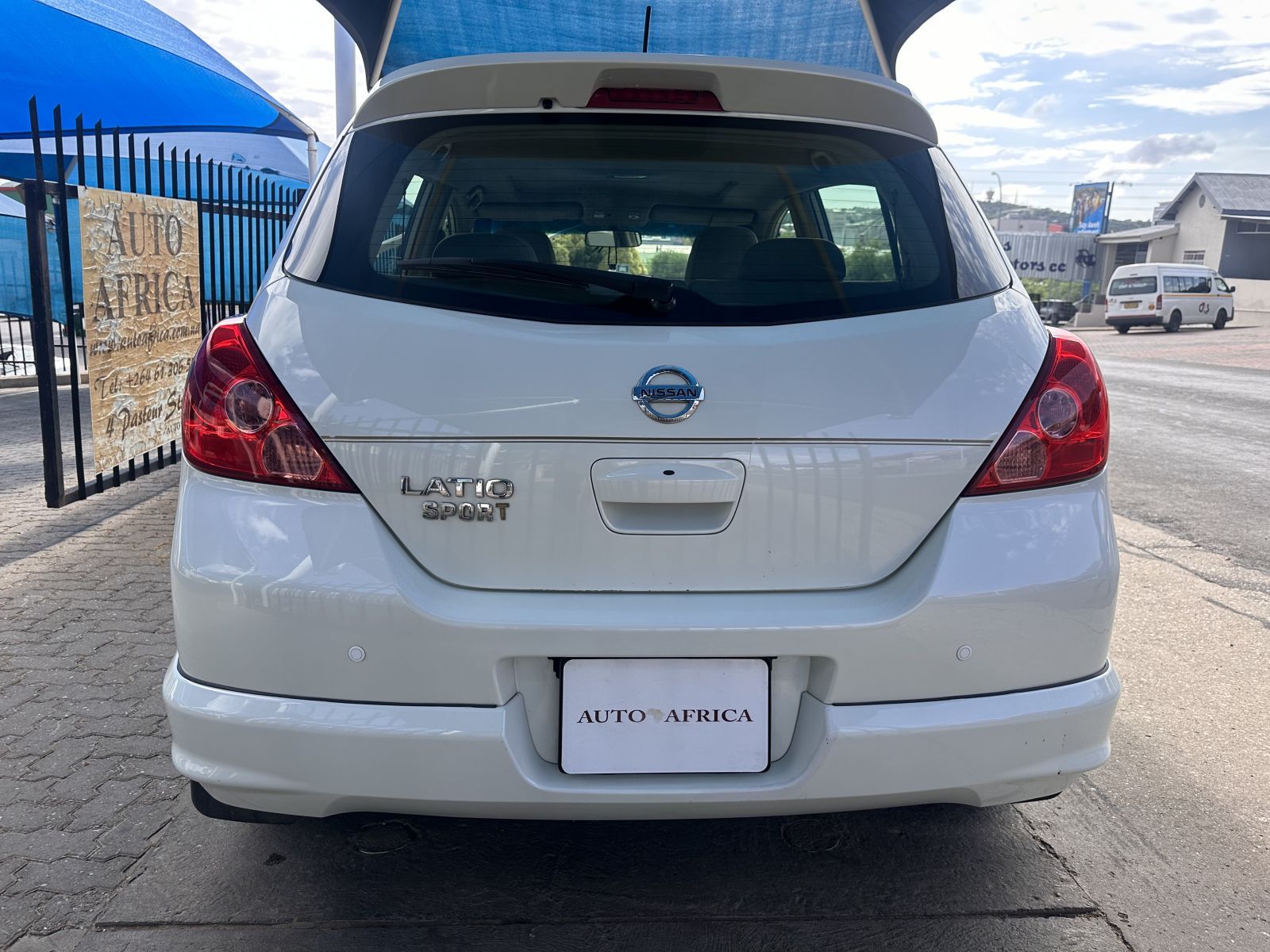 2010 Nissan Latio photo 6