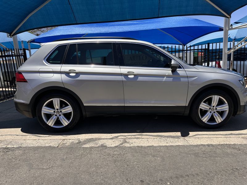 2021 Volkswagen Tiguan photo 3