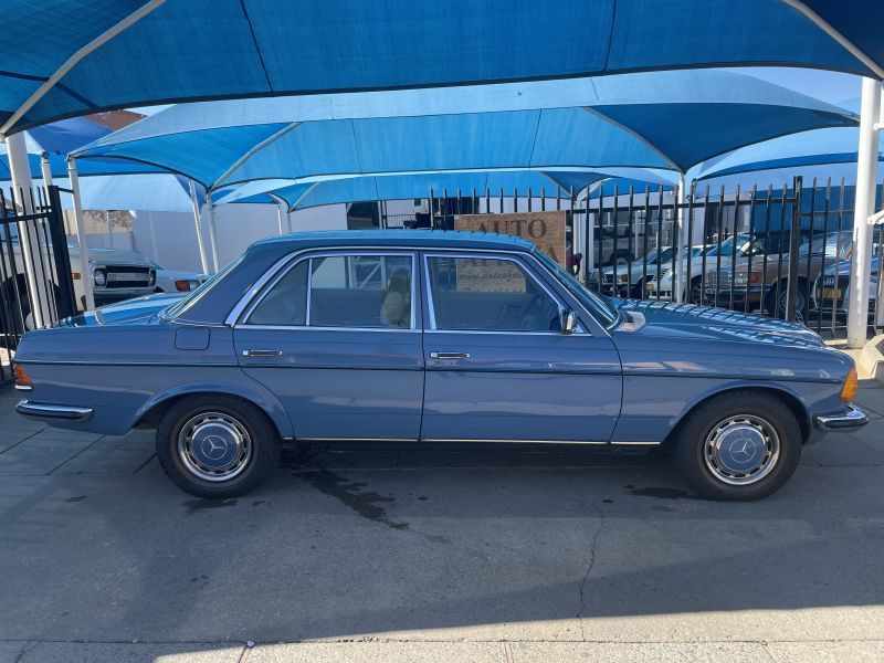 1978 Mercedes-Benz 240 photo 1