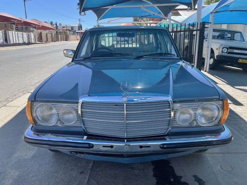 1978 Mercedes-Benz 240 photo 2