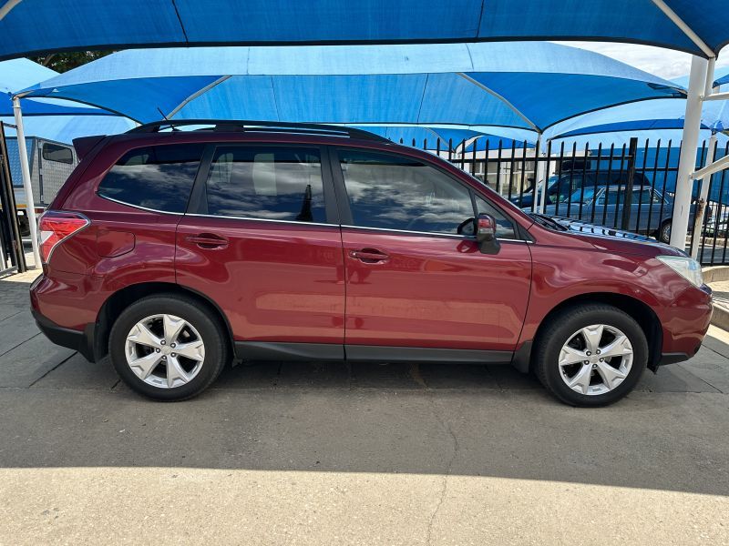 2014 Subaru Forester photo 1