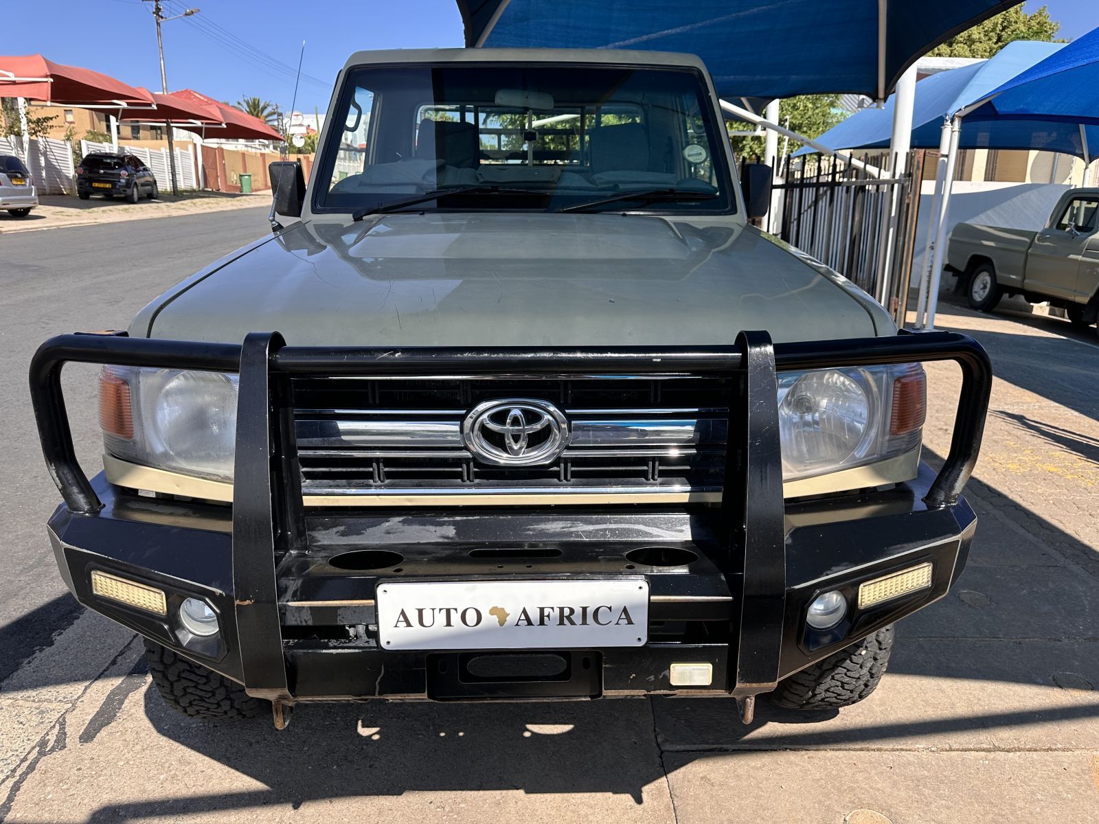 2015 Toyota Land Cruiser photo 2